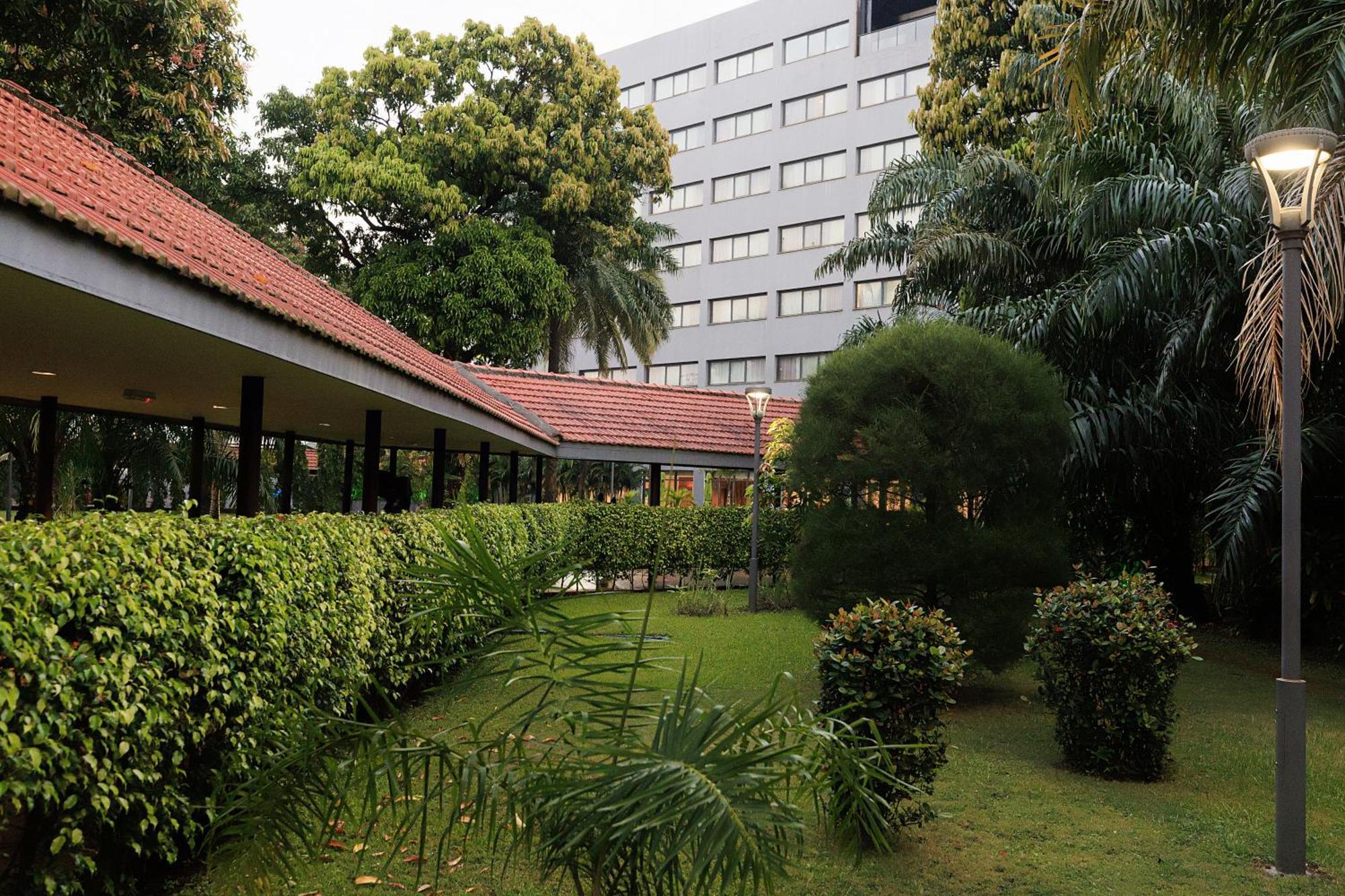 Riviera Royal Hotel Conakry Exterior photo