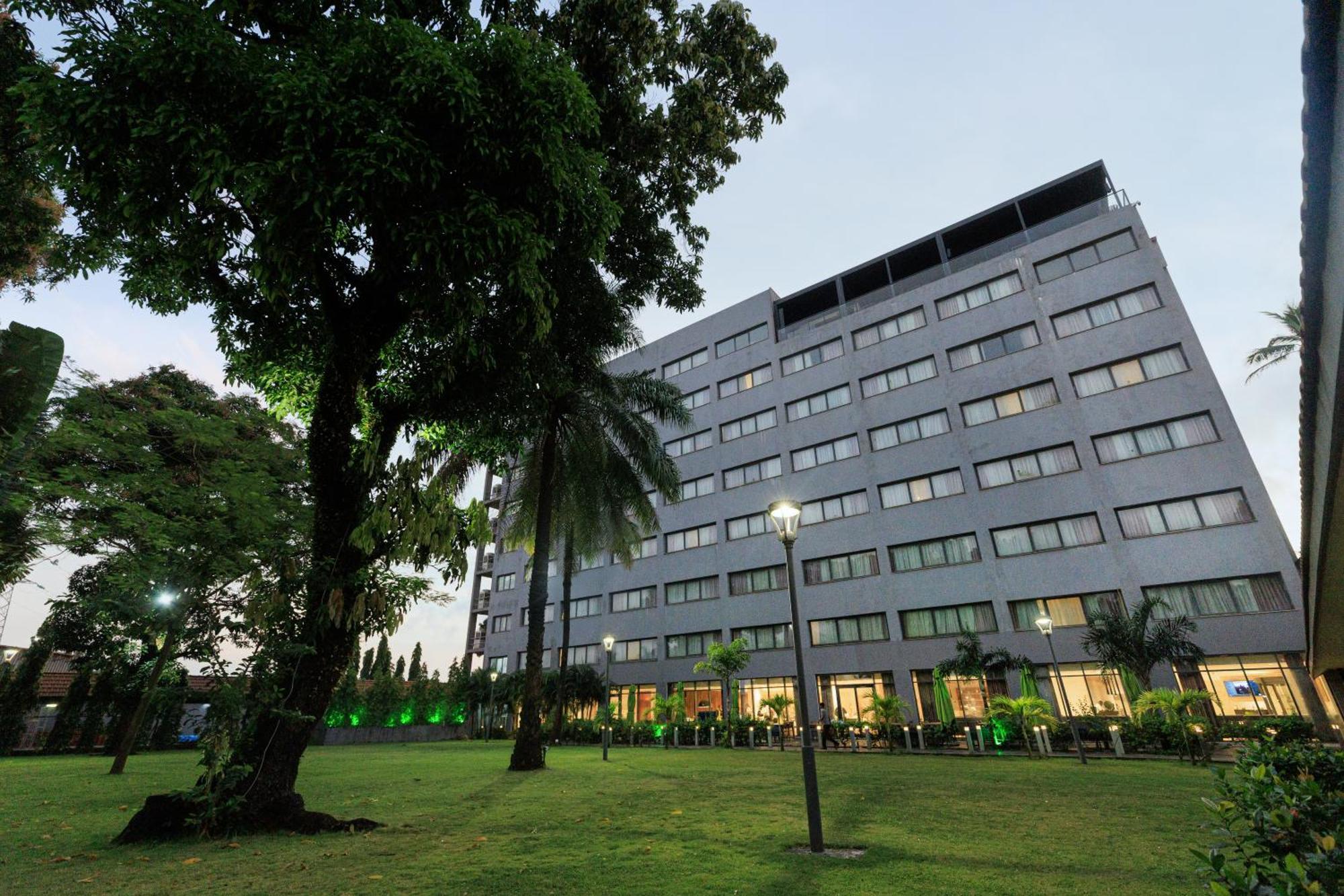 Riviera Royal Hotel Conakry Exterior photo